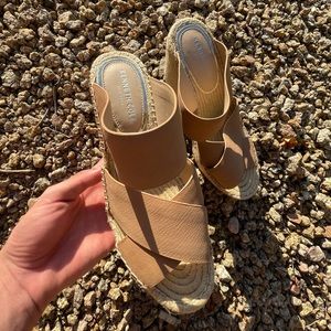 Kenneth Cole New York Wedges Size 8.5 Beige